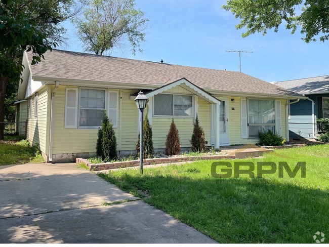 Building Photo - Charming 3-Bedroom Cottage in Prime Location Rental