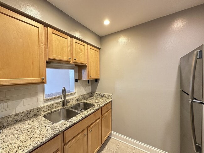 Photo - 654 W Grace St Unit J05P