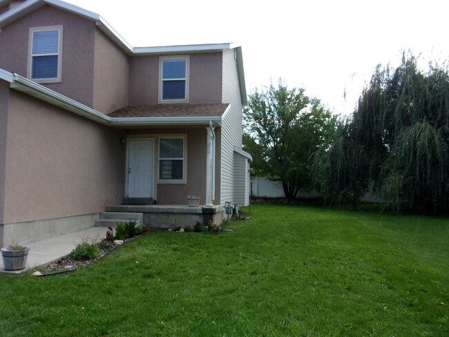 1919 Twilight Ln E