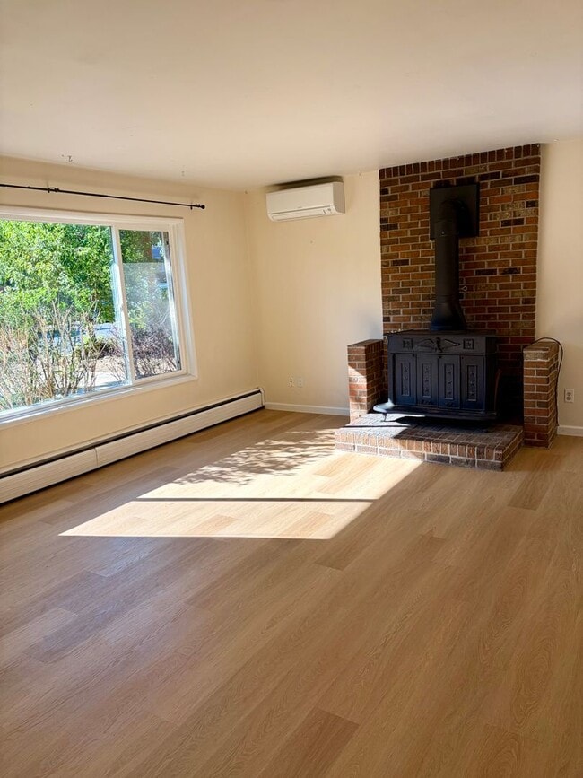 Photo - 345 S 44th St
