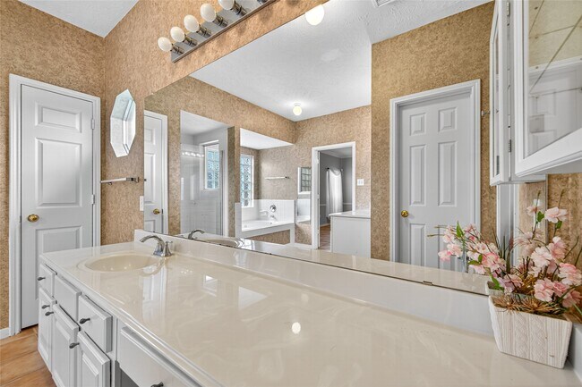 Photo - 11931 McKinney Falls Ln