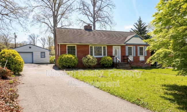 Building Photo - 8707 Mapleton Rd