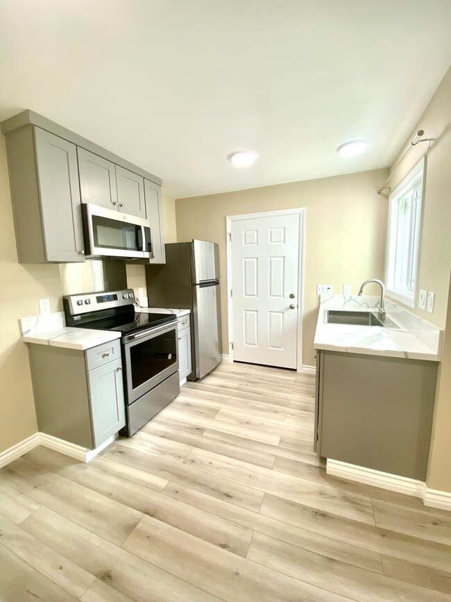 Building Photo - 1105 Debra Dr Unit B