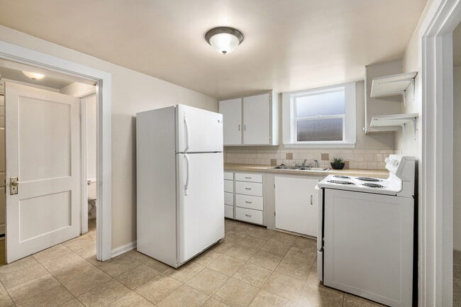 Building Photo - 715 14th St Unit 5