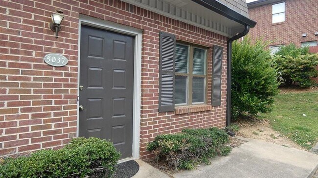 Photo - Downtown Sugar Hill Townhome - 2 bed/1.5 bath end unit