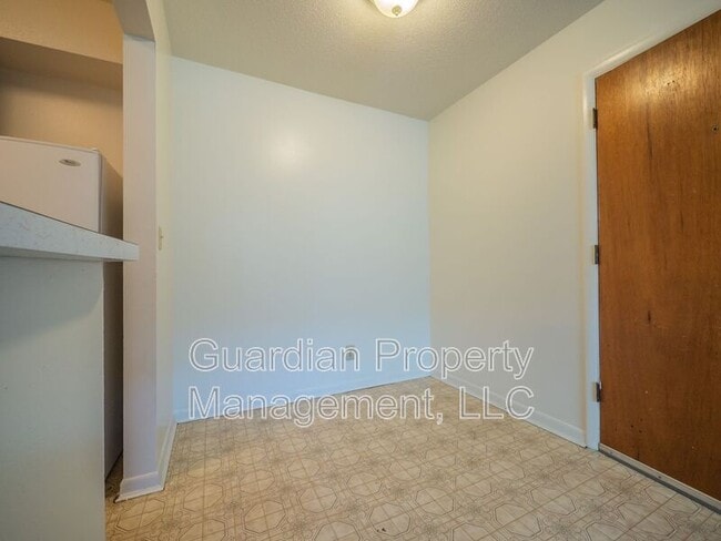 Photo - 1115 N College Dr