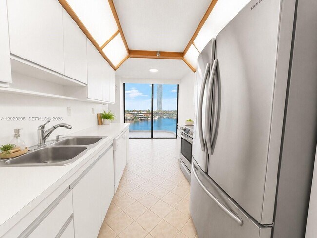 Photo - 19707 Turnberry Way Unidad 7F