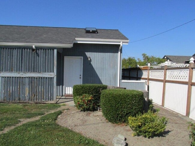 Building Photo - 810 28th St Unit 28th Street, 810 #4 Rental