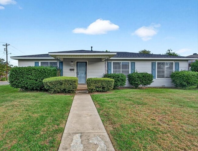 Building Photo - 707 Carver St