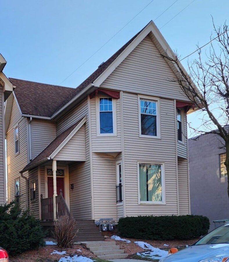 3 Bedroom Single Family - 3 Bedroom Single Family House