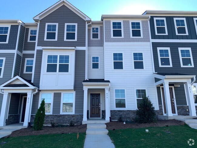 Building Photo - New Townhome In Amazing Apex Location, 3 B...