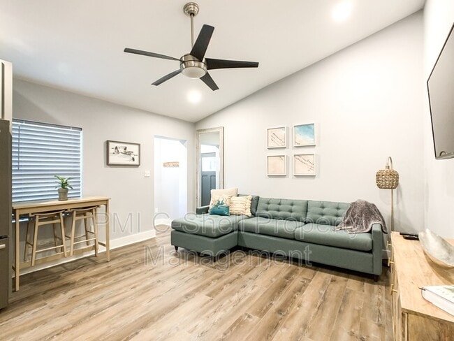 Photo - 103 N D St