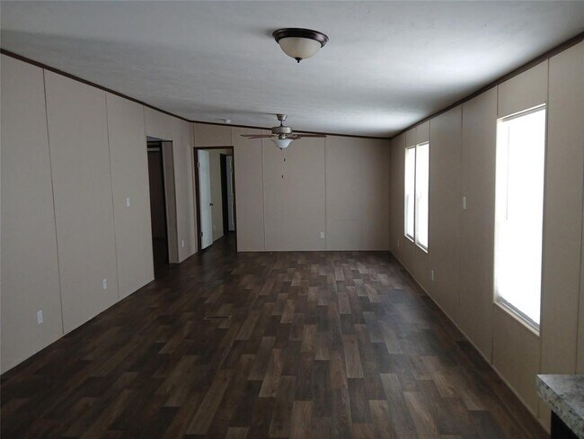 Photo - 7070 FM1115