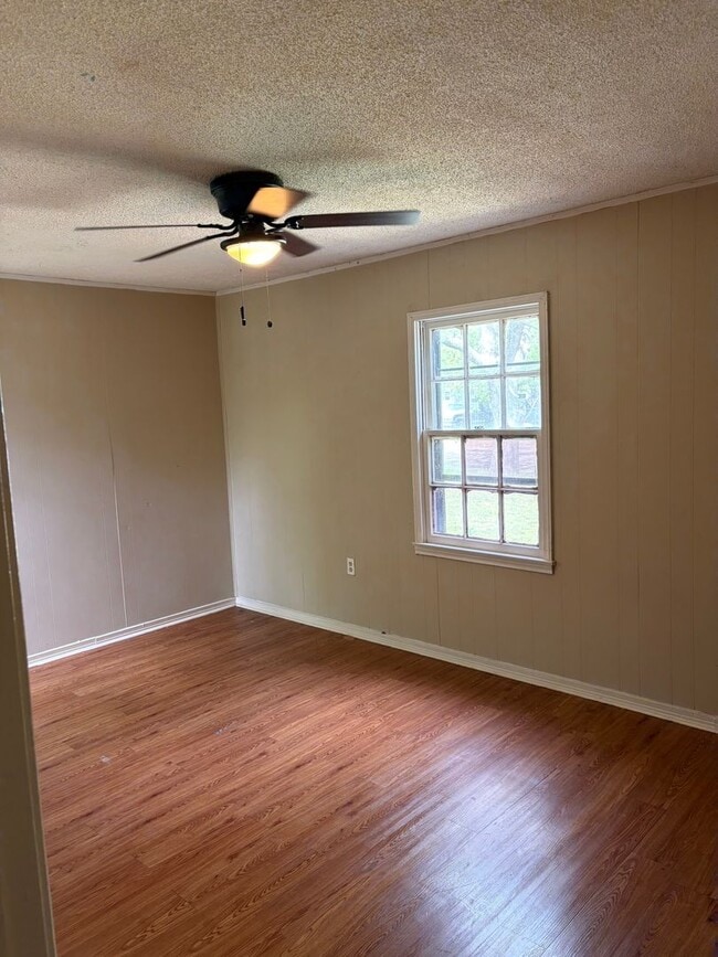 Photo - 1920 Windsor Ave