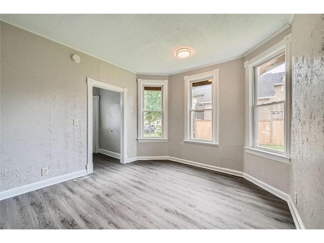 Photo - 911 Sims Ave