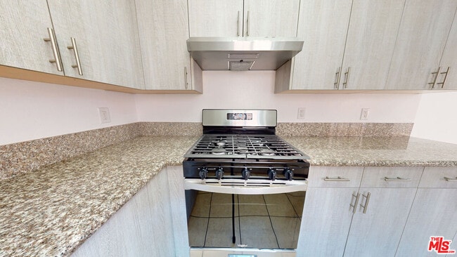 Photo - 5135 Zelzah Ave Unidad Heated pool, 2 bed, 2 bath renovated condo