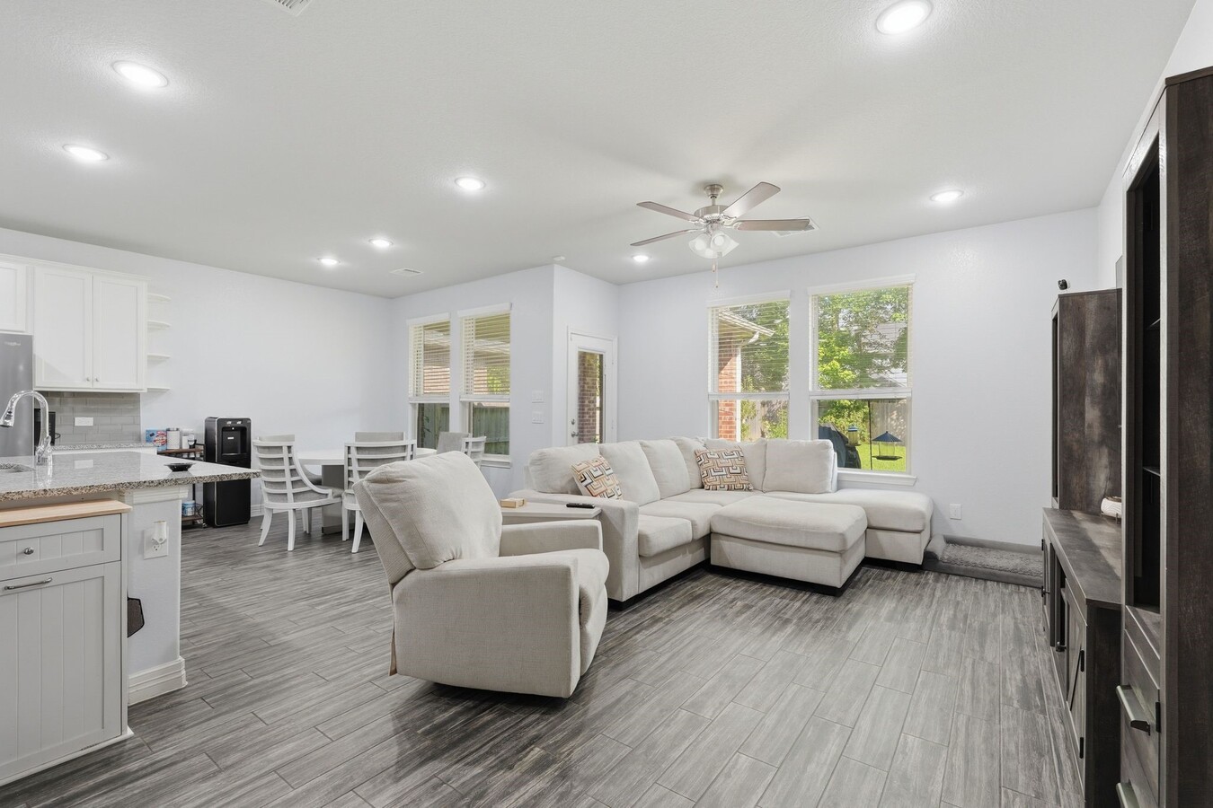 Photo - 127 Buttonwood Ct