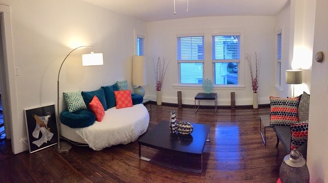 Living room - 344 Crescent St Unit 2