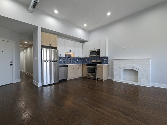 Building Photo - 2171 W Wilson Ave Unit 3
