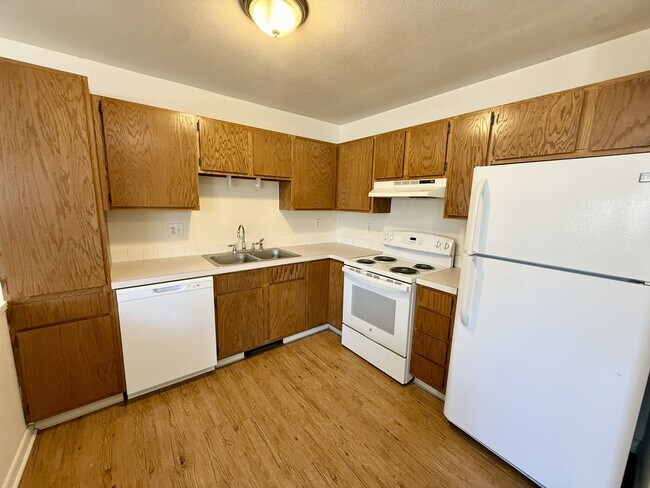 Photo - 511 Peterson Dr Unit 4