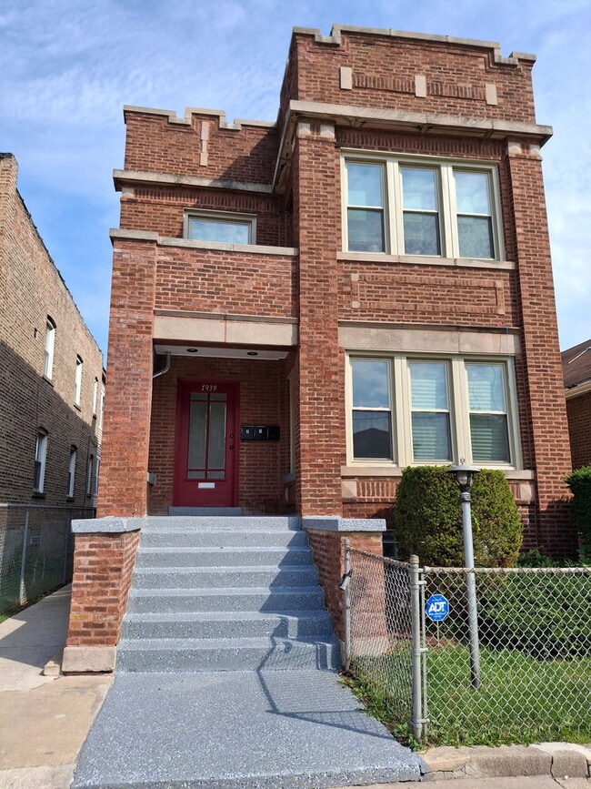 Building Photo - 7939 S Justine St Rental