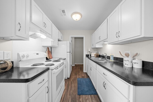 Modern kitchen at Three Oaks Apartments in Troy, MI