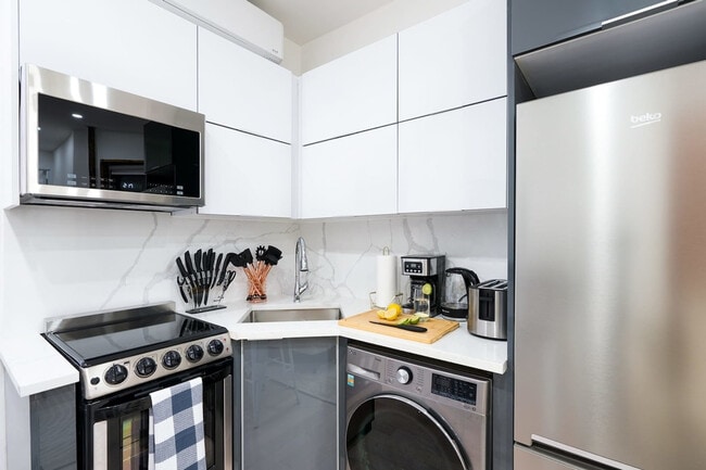 Photo - 515 W 48th St Unit ID1022015P