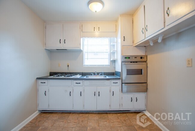 Photo - 896 Greenwood Ave NE