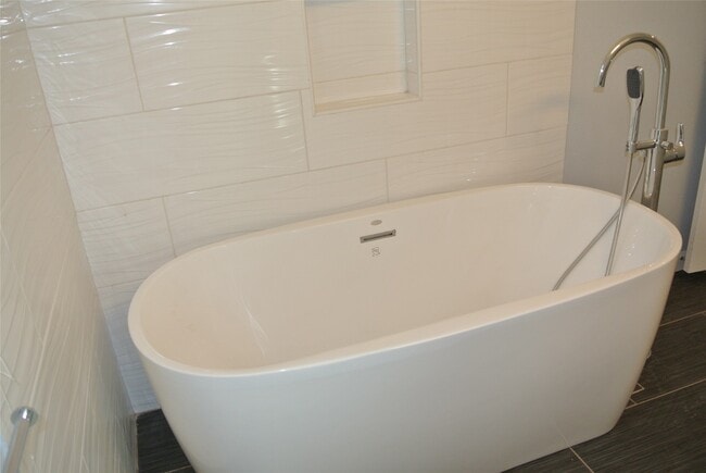 Photo - 7911 Greenbush St