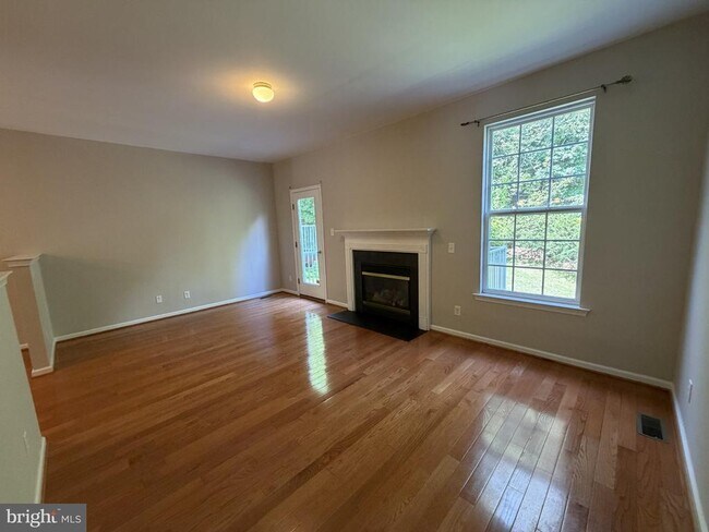 Photo - 278 Yorktown Ct