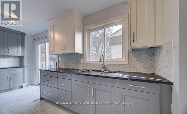 Photo - 30 Heslop Rd