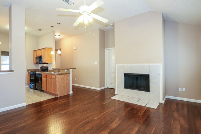 Photo - 320 Montana Dr