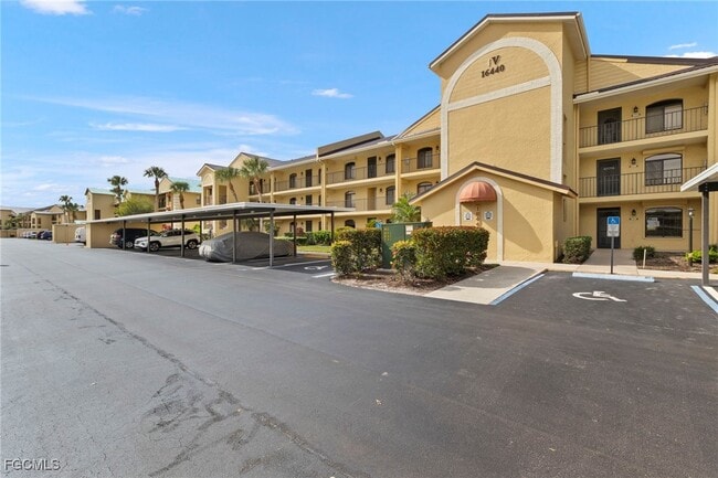 Building Photo - 16440 Kelly Cove Dr Unit 2806