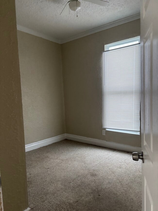 Photo - 963 Switzer Ave