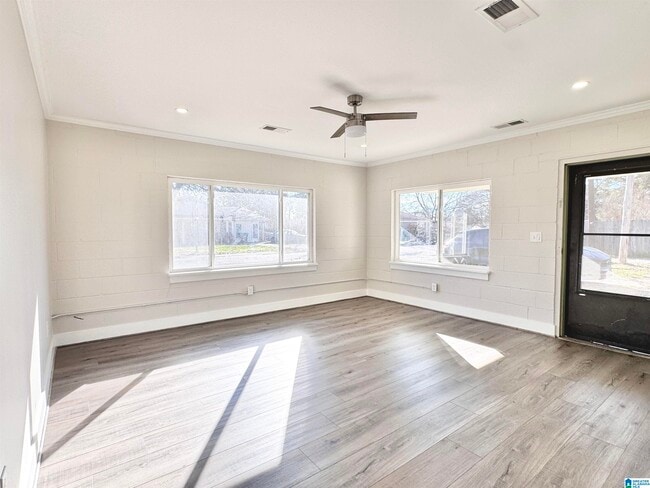 Photo - 1640 57th St