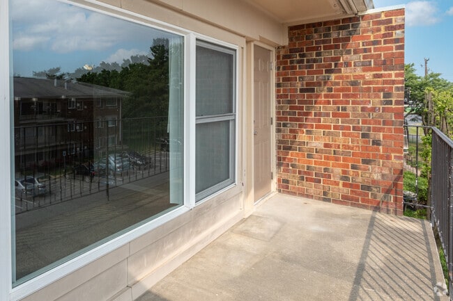 1BR, 1BA -778 SF