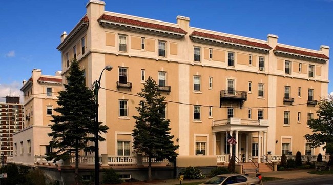 Pontiac Terrace Apartments - Pontiac Terrace Apartments