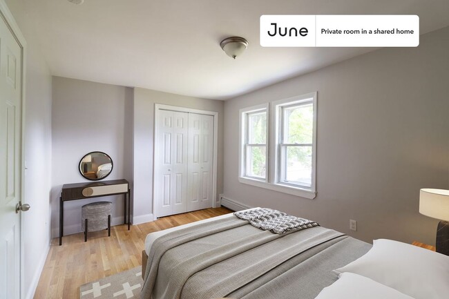 Building Photo - Room in Shared 5 bed/1.5 bath home