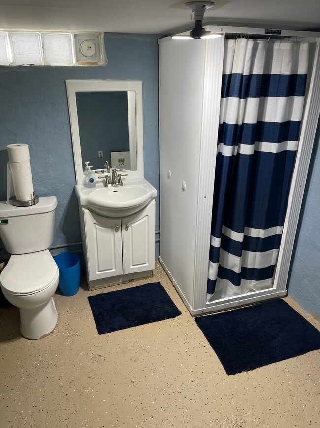 Photo - 721 24th St N