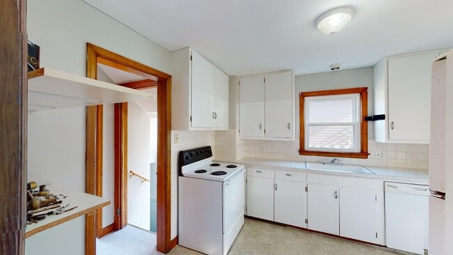 Photo - Amazing Location!  Available August 1st