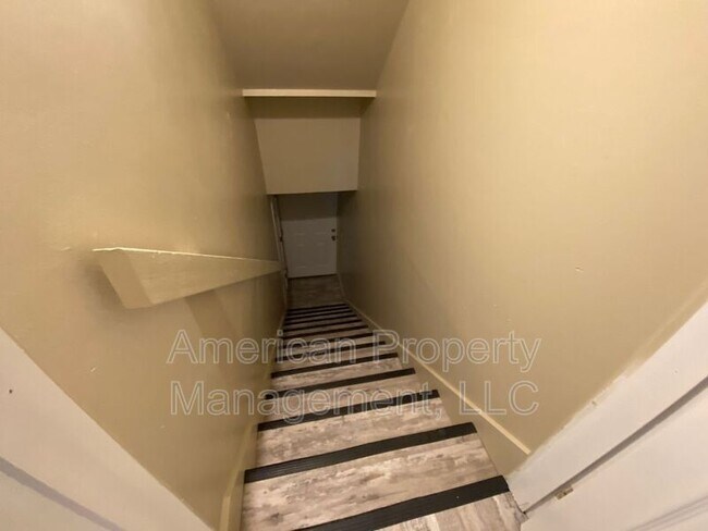 3605 1/2 E 16th St-