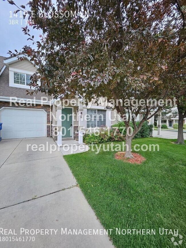 Building Photo - 3 Bedroom 2.5 Bath Ogden Townhome Availabl...