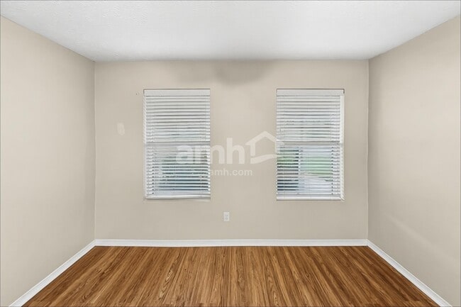 Photo - 2649 Sutherland Dr