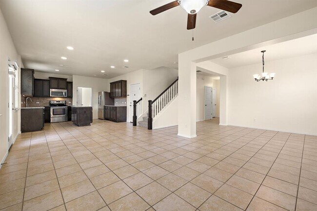 713 Carillion Dr