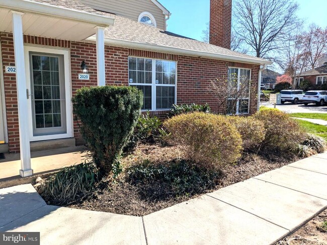 Photo - 2020 Beacon Hill Dr Apartment