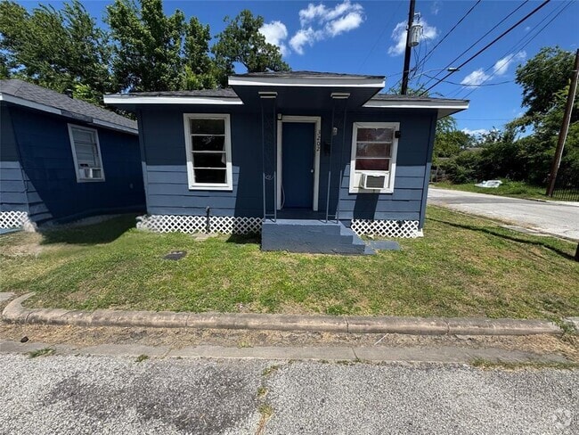 Building Photo - 3202 Hinton Blvd Rental