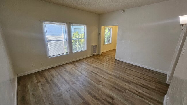 Photo - 1750 S Longwood Ave Unidad 11