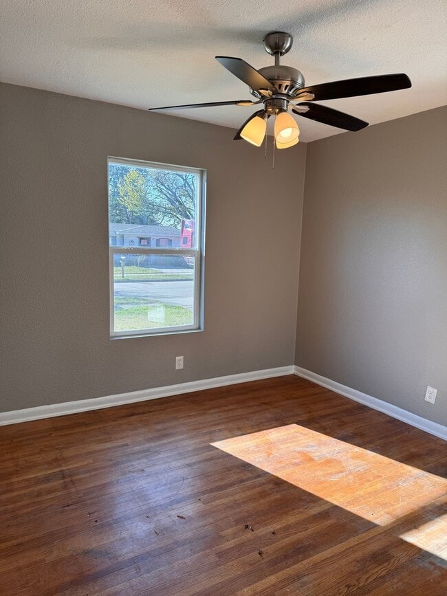 Photo - Property For Lease!