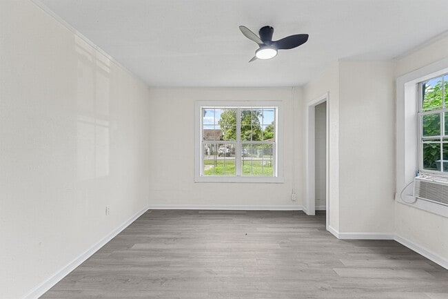 Photo - 4715 Engleford St