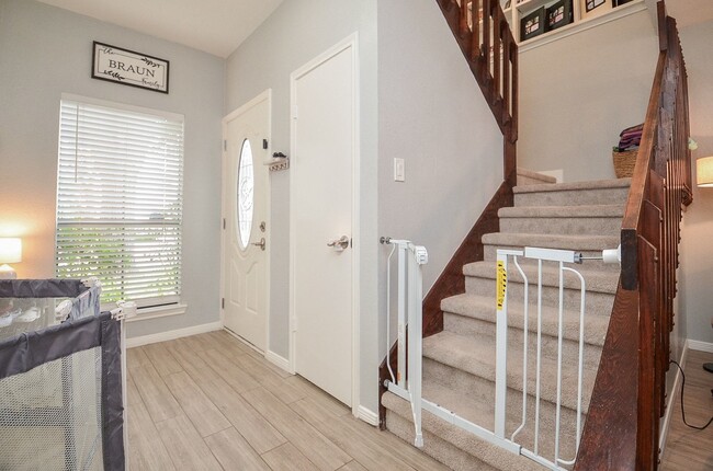 Photo - 4614 Rainbow Run